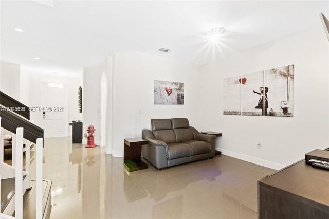 8925 W 33rd Ave, Hialeah, FL 33018