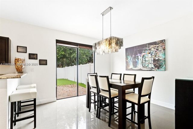 8925 W 33rd Ave, Hialeah, FL 33018