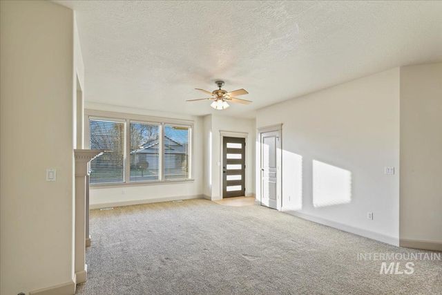 6960 E Greens Dr, Nampa, ID 83687