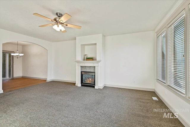 6960 E Greens Dr, Nampa, ID 83687