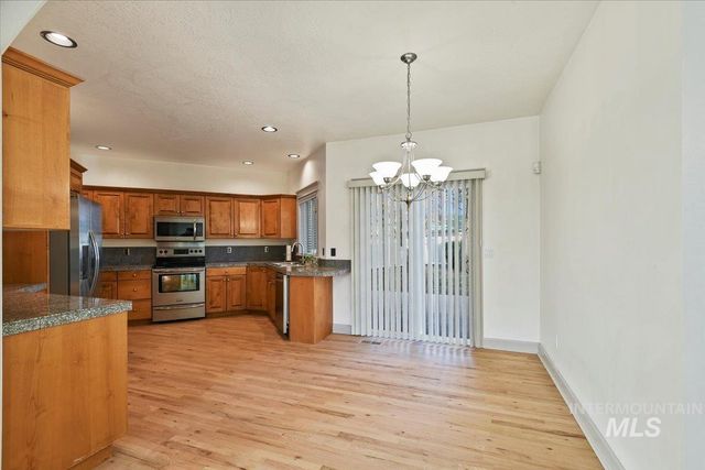 6960 E Greens Dr, Nampa, ID 83687