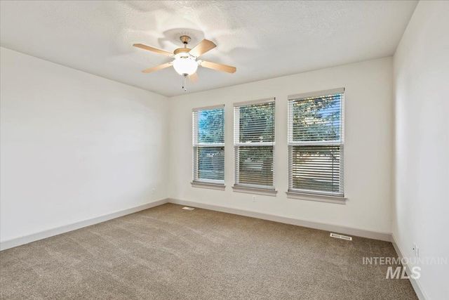 6960 E Greens Dr, Nampa, ID 83687