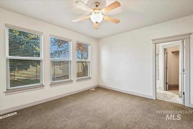 6960 E Greens Dr, Nampa, ID 83687