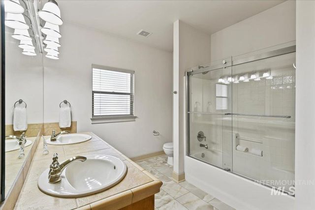 6960 E Greens Dr, Nampa, ID 83687