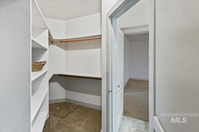 6960 E Greens Dr, Nampa, ID 83687