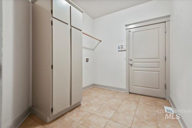 6960 E Greens Dr, Nampa, ID 83687