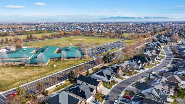 6960 E Greens Dr, Nampa, ID 83687