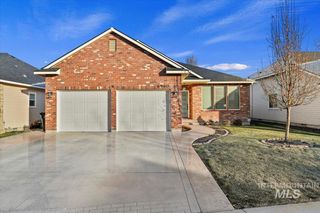 6960 E Greens Dr, Nampa, ID 83687