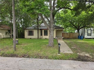 206 Gibbs Street, Navasota, TX 77868