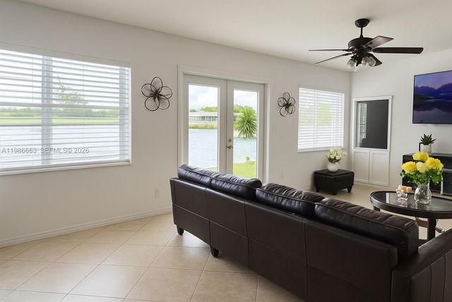 8312 NW 59th St, Tamarac, FL 33321