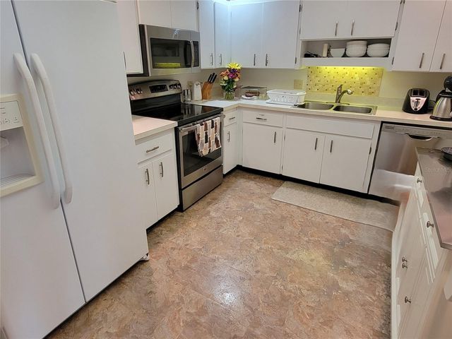 1 BEACH DRIVE SE 2003, St Petersburg, FL 33701