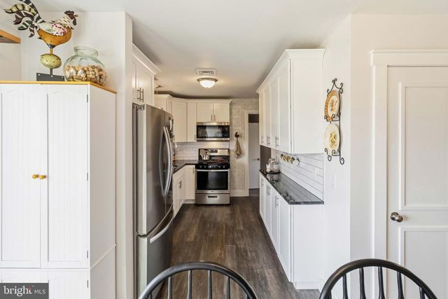 8261 ELIZABETHTOWN RD, Elizabethtown, PA 17022