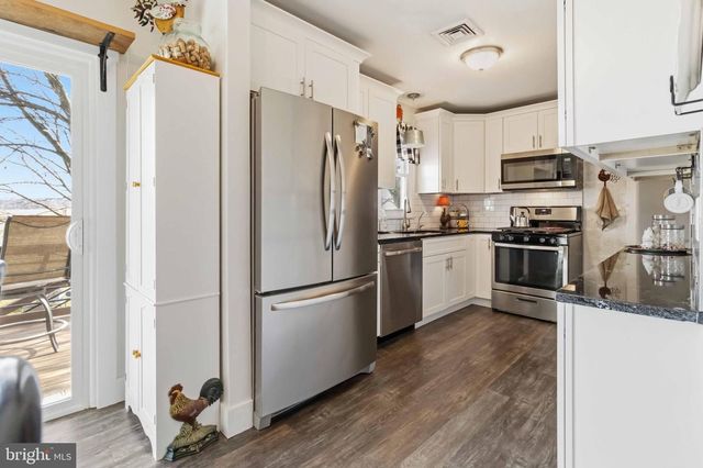 8261 ELIZABETHTOWN RD, Elizabethtown, PA 17022