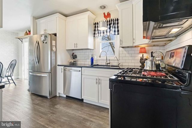 8261 ELIZABETHTOWN RD, Elizabethtown, PA 17022