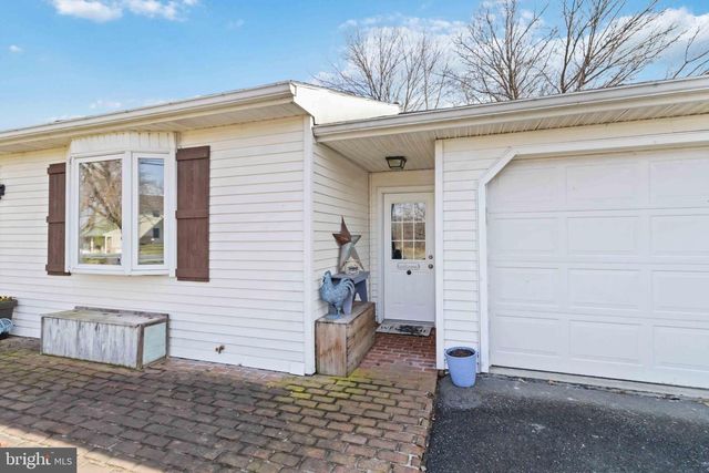 8261 ELIZABETHTOWN RD, Elizabethtown, PA 17022