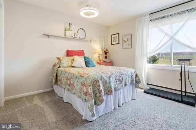 8261 ELIZABETHTOWN RD, Elizabethtown, PA 17022