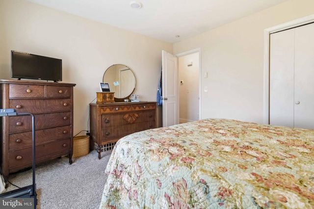 8261 ELIZABETHTOWN RD, Elizabethtown, PA 17022