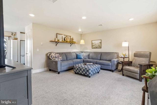 8261 ELIZABETHTOWN RD, Elizabethtown, PA 17022