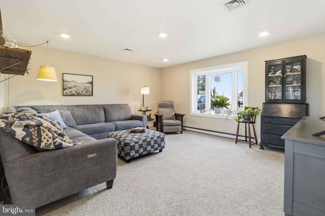 8261 ELIZABETHTOWN RD, Elizabethtown, PA 17022