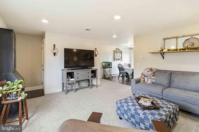 8261 ELIZABETHTOWN RD, Elizabethtown, PA 17022