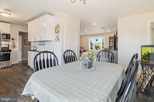 8261 ELIZABETHTOWN RD, Elizabethtown, PA 17022