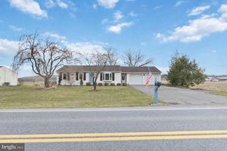 8261 ELIZABETHTOWN RD, Elizabethtown, PA 17022