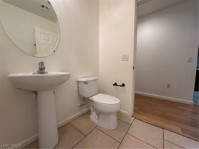 43 East Agate Avenue 201, Las Vegas, NV 89123