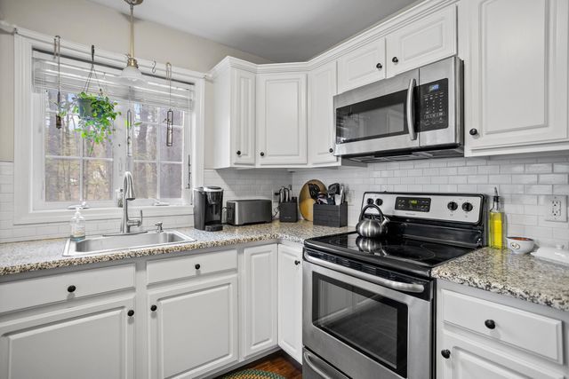 2 Scottie Way, Amherst, NH 03031