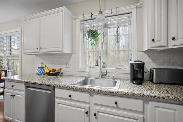 2 Scottie Way, Amherst, NH 03031
