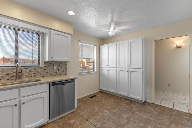 5771 Manzanillo Loop NE, Albuquerque, NM 87111