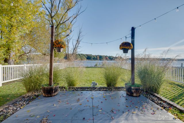 447 Lakeshore Boulevard, Norton Shores, MI 49444