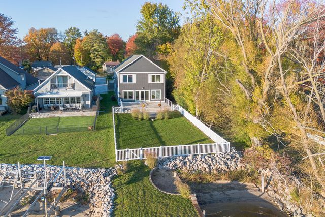 447 Lakeshore Boulevard, Norton Shores, MI 49444