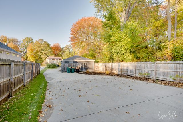 447 Lakeshore Boulevard, Norton Shores, MI 49444