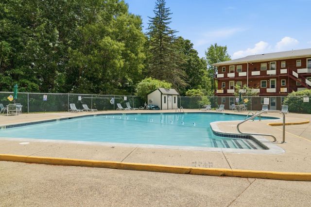 4 Colonial Dr A4-11, Andover, MA 01810