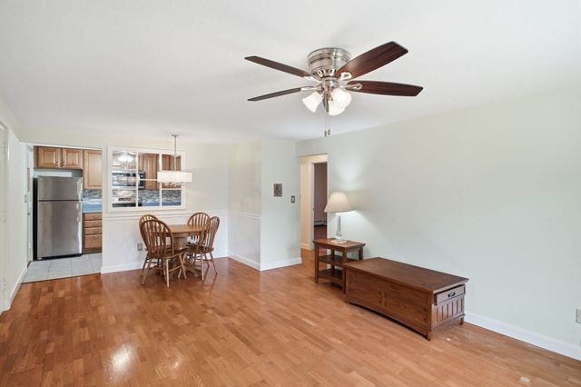 4 Colonial Dr A4-11, Andover, MA 01810