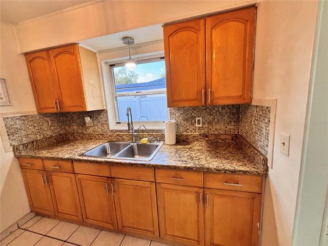 10611 N ALTMAN STREET, Tampa, FL 33612