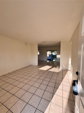10611 N ALTMAN STREET, Tampa, FL 33612