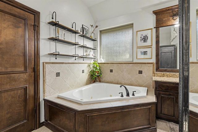 9209 Paseo Del Vita, Oklahoma City, OK 73131