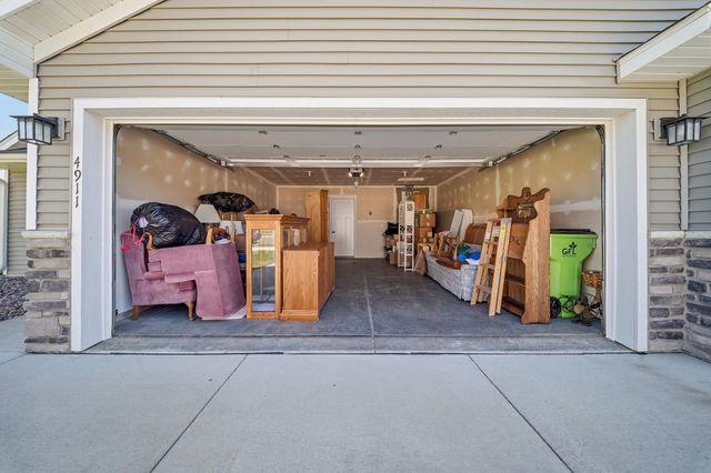 4911 Field Crest Lane, Eau Claire, WI 54701