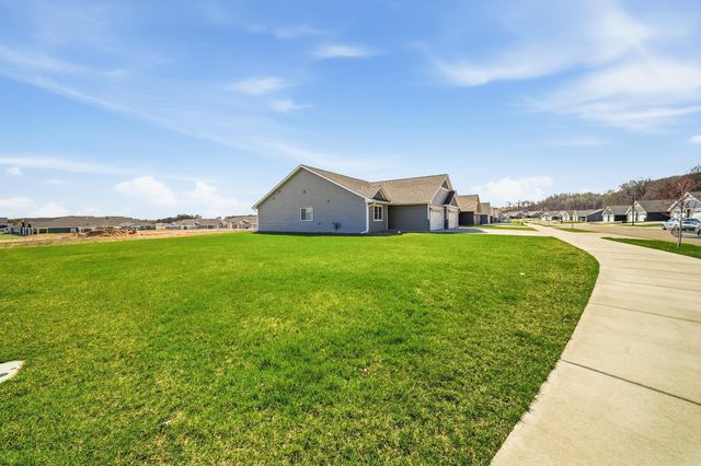4911 Field Crest Lane, Eau Claire, WI 54701