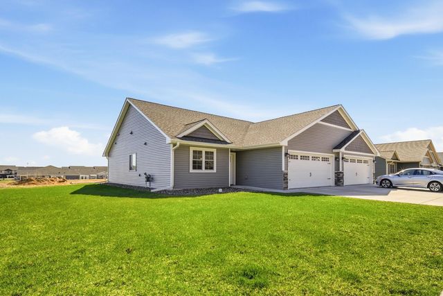 4911 Field Crest Lane, Eau Claire, WI 54701