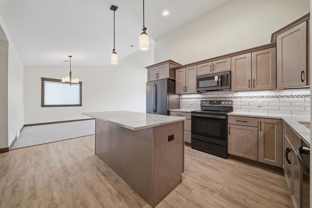 4911 Field Crest Lane, Eau Claire, WI 54701
