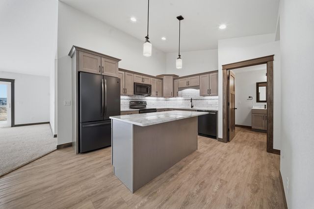 4911 Field Crest Lane, Eau Claire, WI 54701