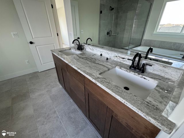 8018 Bradbury Lane, Grand Blanc, MI 48439