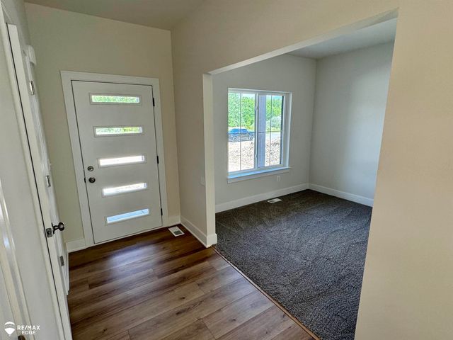 8018 Bradbury Lane, Grand Blanc, MI 48439