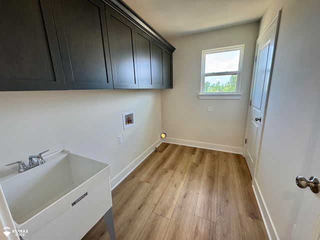 8018 Bradbury Lane, Grand Blanc, MI 48439