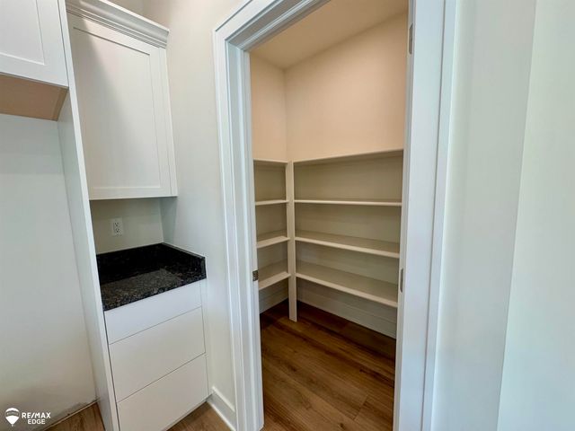 8018 Bradbury Lane, Grand Blanc, MI 48439