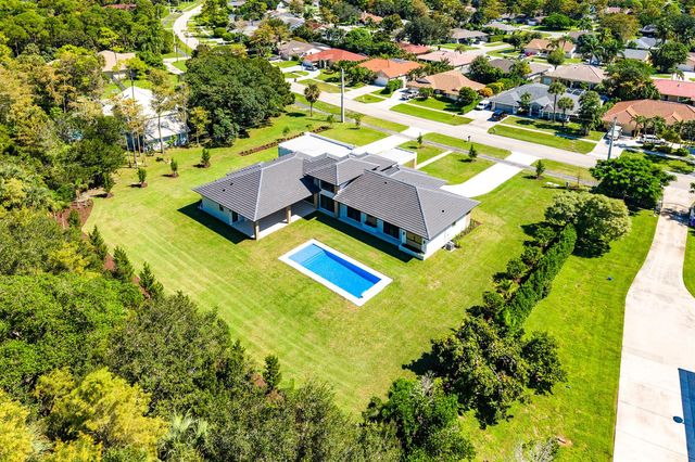 14817 Paddock Drive, Wellington, FL 33414