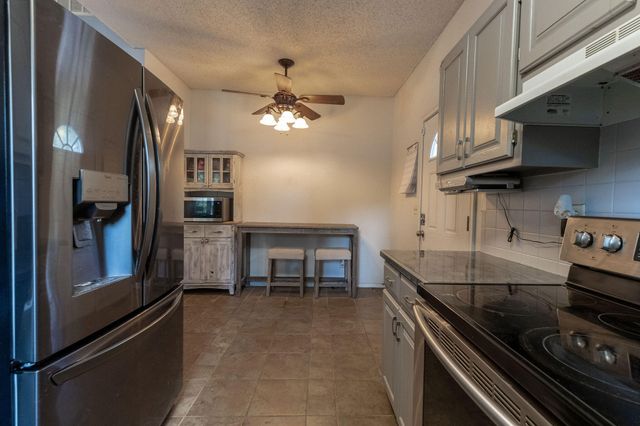 1621 Crestwood Drive, Webb City, MO 64870