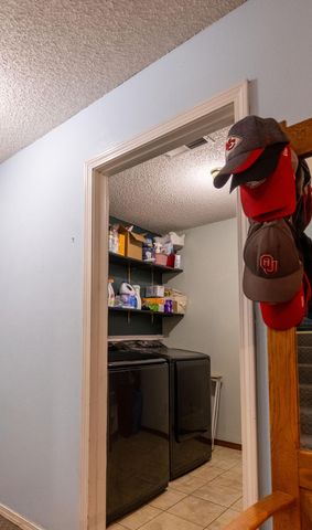 1621 Crestwood Drive, Webb City, MO 64870